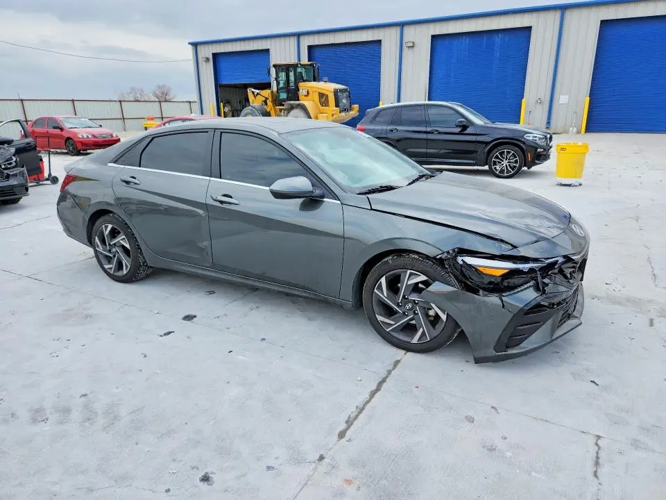 2024 HYUNDAI ELANTRA SEL  