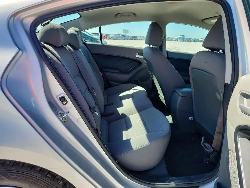 2017 KIA FORTE LX  