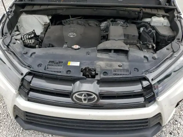 2019 TOYOTA HIGHLANDER SE  