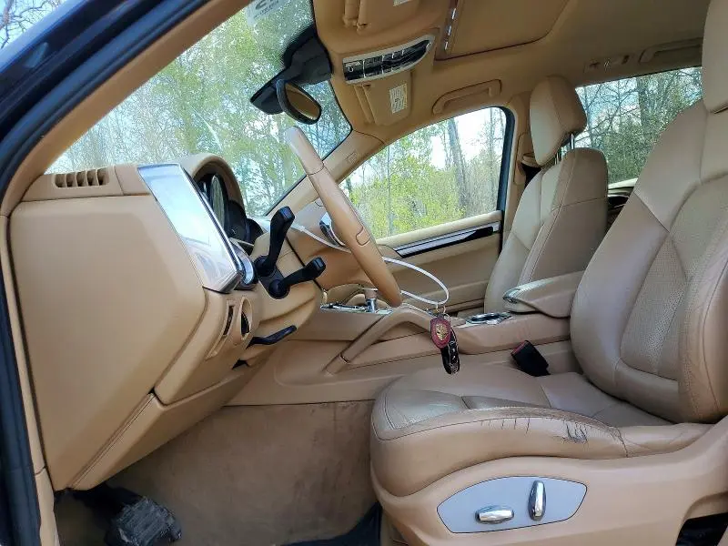 2011 PORSCHE CAYENNE   