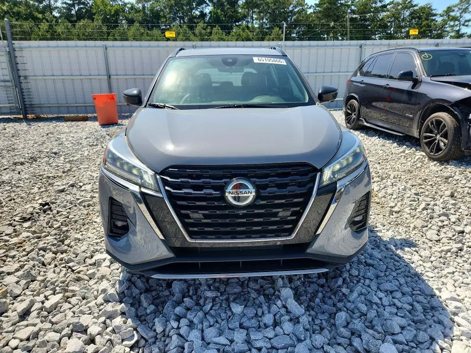 2021 NISSAN KICKS SR  