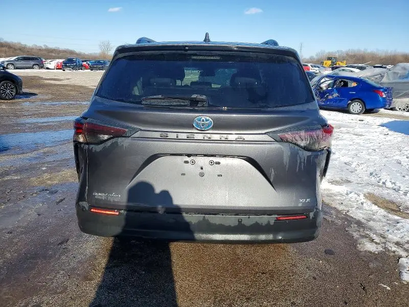 2025 TOYOTA SIENNA   
