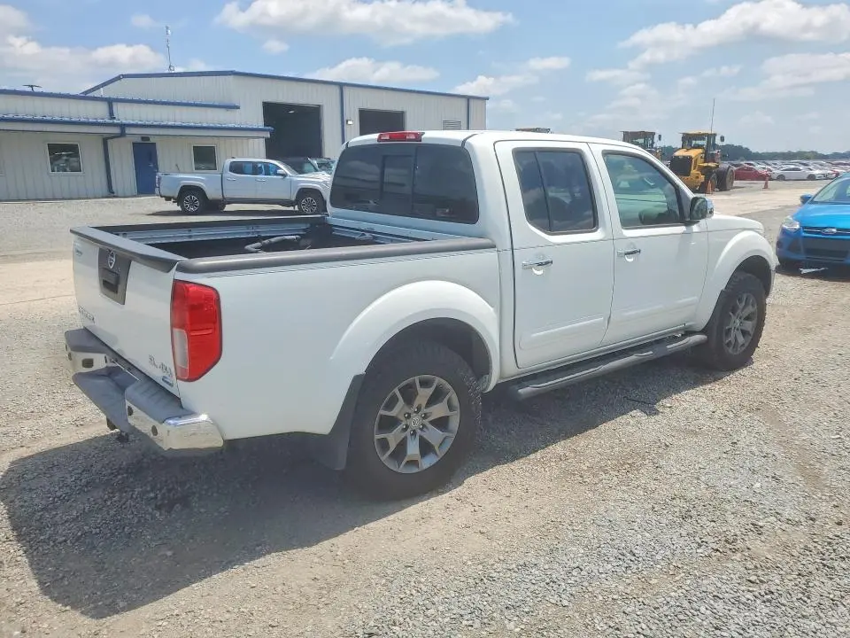 2017 NISSAN FRONTIER SL  