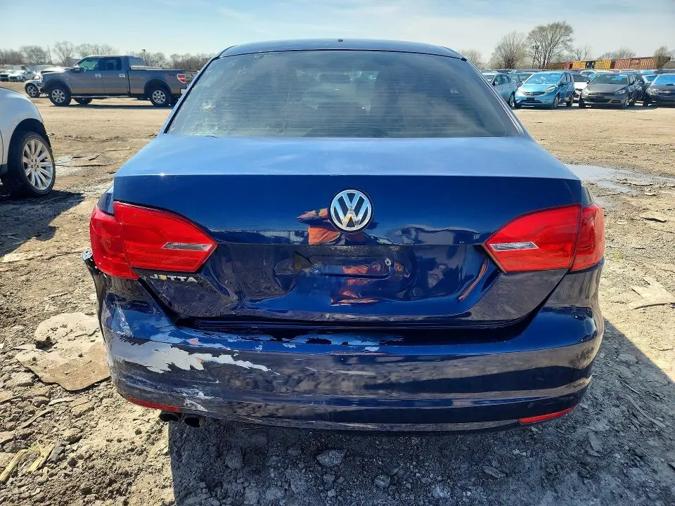 2011 VOLKSWAGEN JETTA BASE  