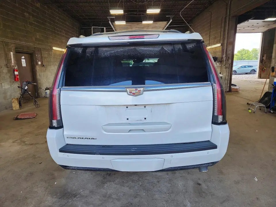 2016 CADILLAC ESCALADE LUXURY  