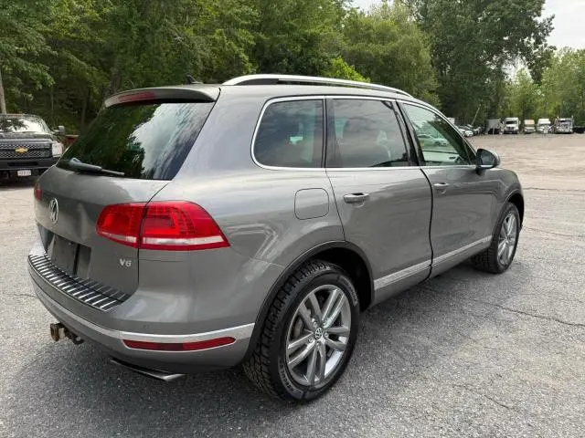 2016 VOLKSWAGEN TOUAREG SPORT  