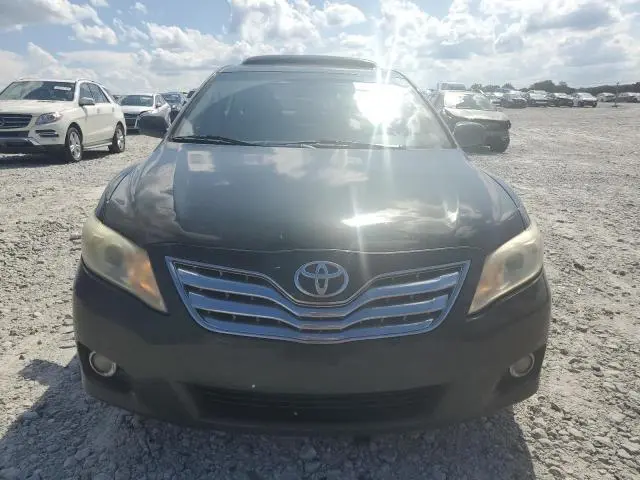 2011 TOYOTA CAMRY SE  