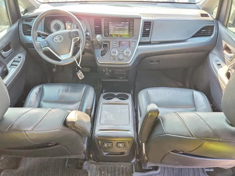 2018 TOYOTA SIENNA SE PREMIUM 8-PASSENGER  