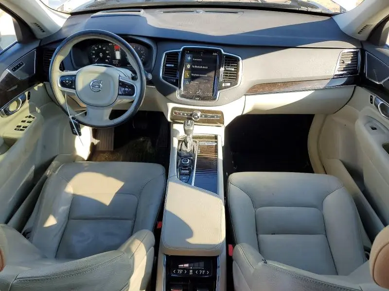 2017 VOLVO XC90 T6  