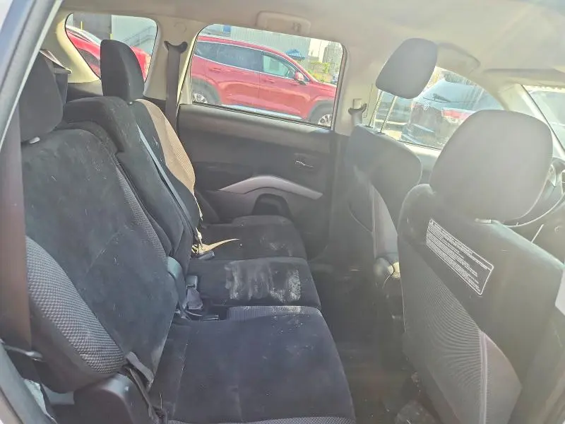 2012 MITSUBISHI OUTLANDER SE  