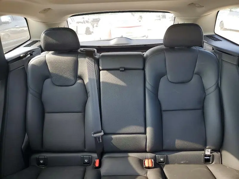 2022 VOLVO XC60 B5 MOMENTUM  