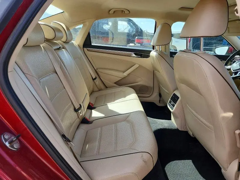 2017 VOLKSWAGEN PASSAT SE  
