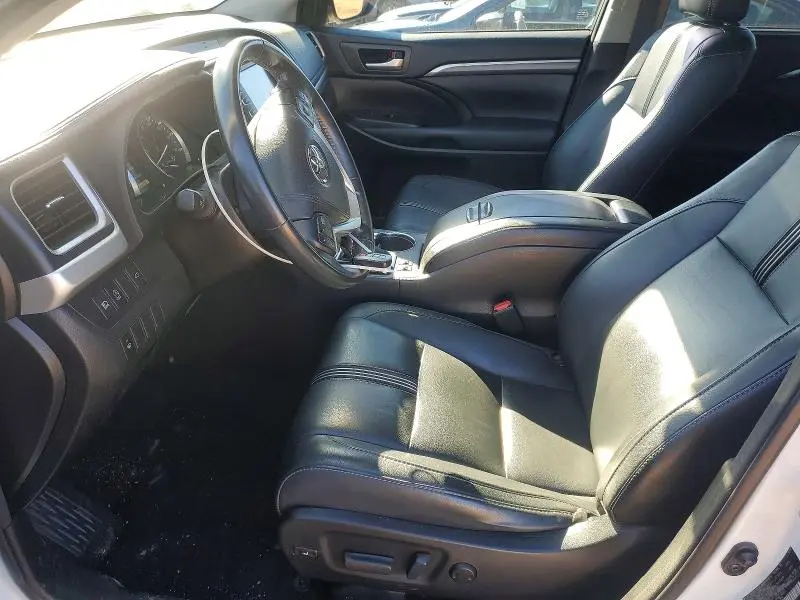 2018 TOYOTA HIGHLANDER SE  