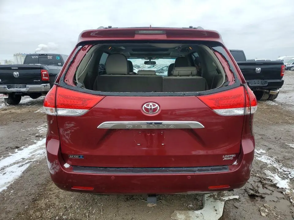 2013 TOYOTA SIENNA LIMITED 7-PASSENGER  