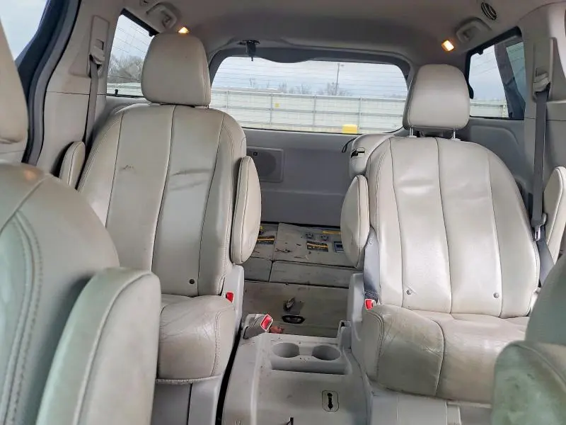 2013 TOYOTA SIENNA XLE  
