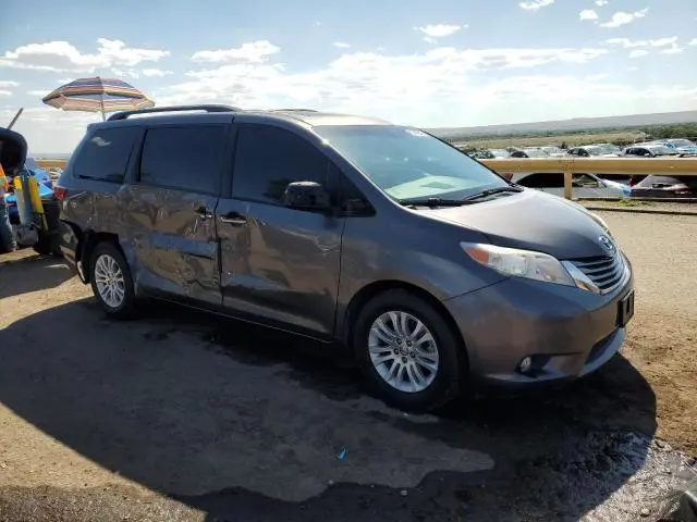 2017 TOYOTA SIENNA XLE  