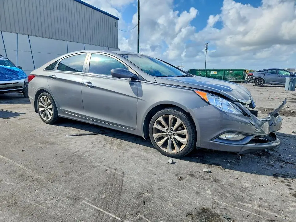 2013 HYUNDAI SONATA SE  