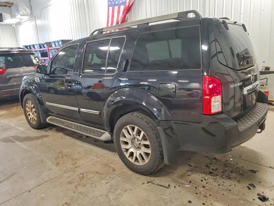 2011 NISSAN PATHFINDER S  