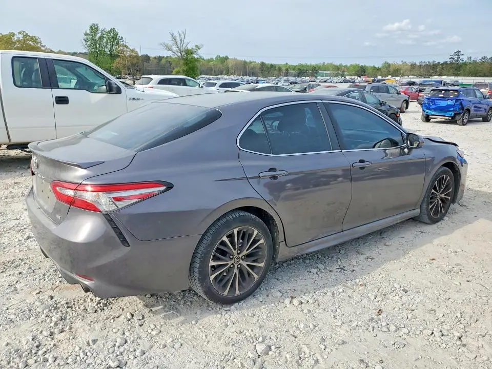 2018 TOYOTA CAMRY SE  