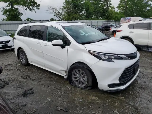 2025 TOYOTA SIENNA LE  