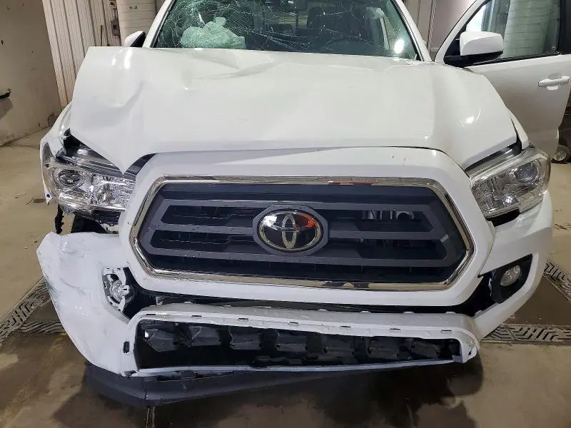 2020 TOYOTA TACOMA SR5 V6  