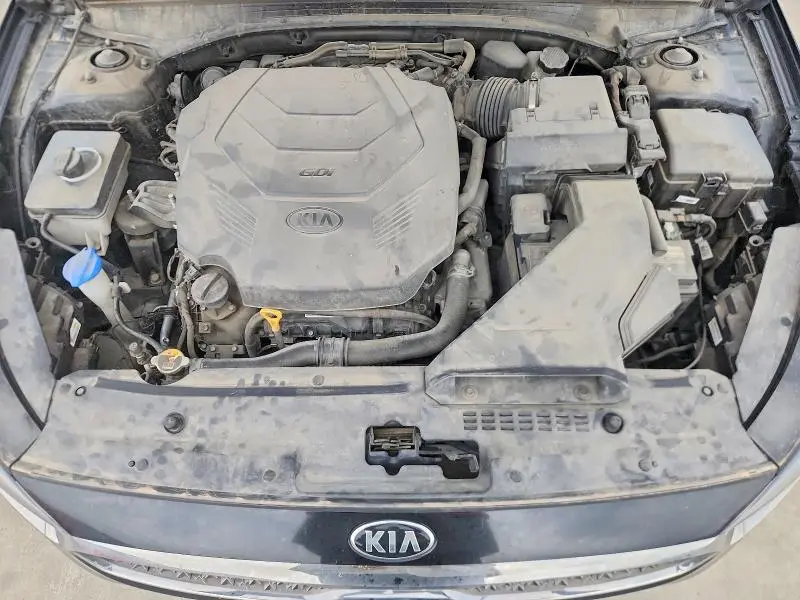 2018 KIA CADENZA PREMIUM  