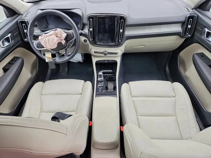 2024 VOLVO XC40 ULTIMATE  