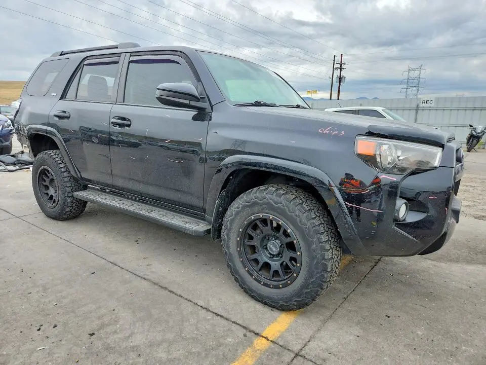 2019 TOYOTA 4RUNNER SR5  