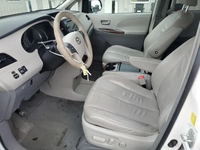 2011 TOYOTA SIENNA XLE  