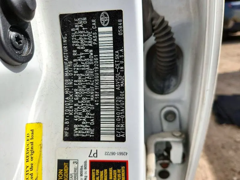 2016 TOYOTA CAMRY SE  