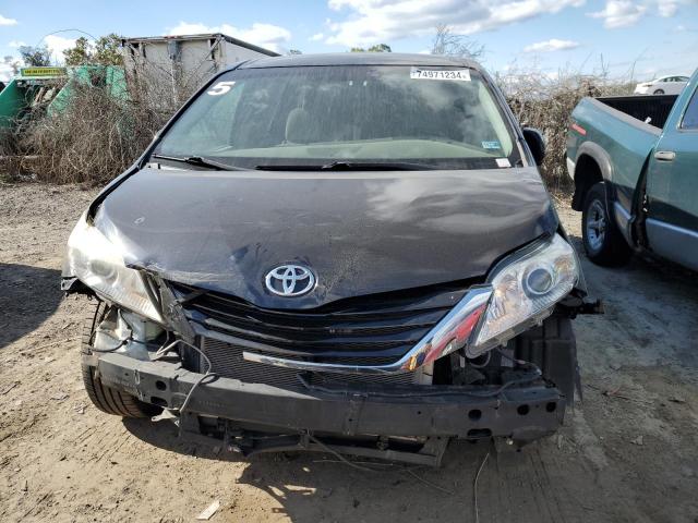 2016 TOYOTA SIENNA LE