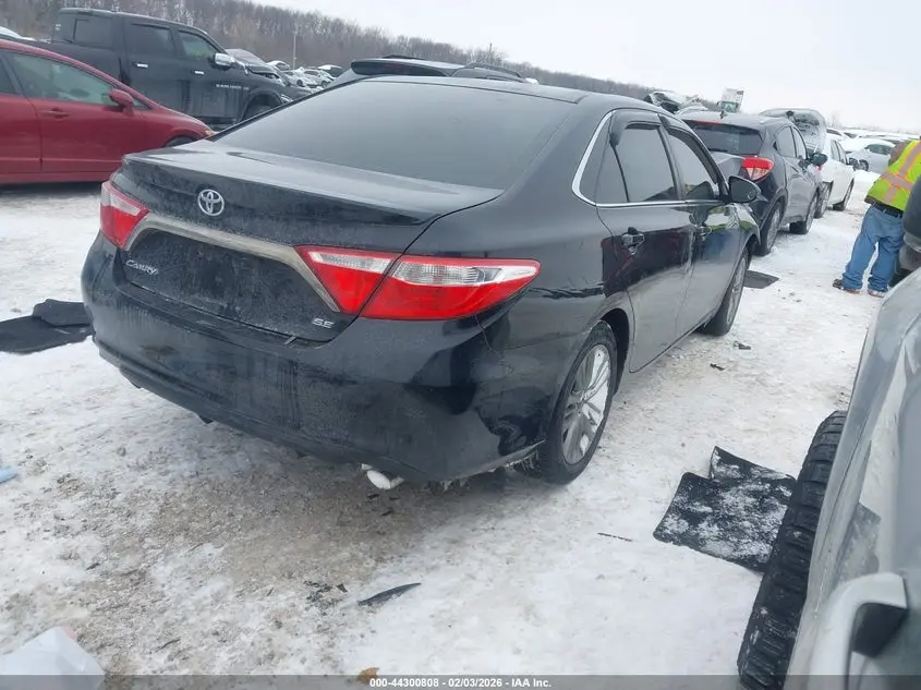2015 TOYOTA CAMRY SE