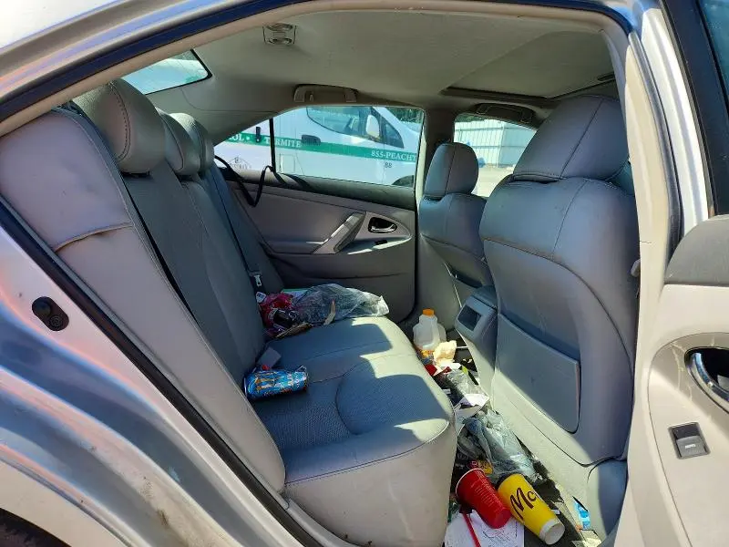 2011 TOYOTA CAMRY SE V6  