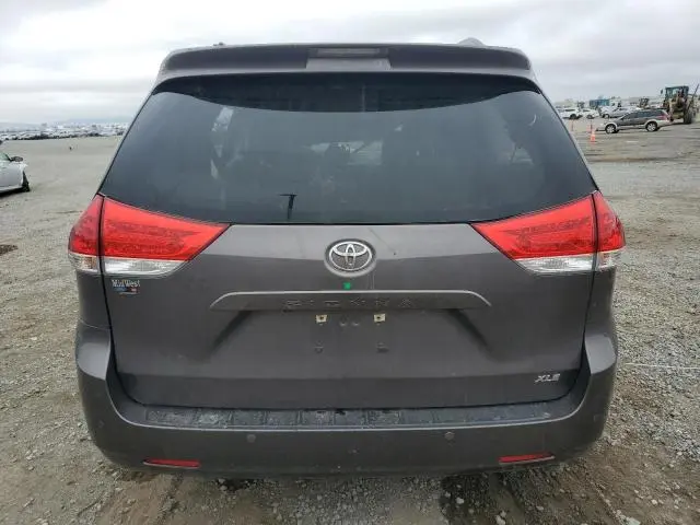2013 TOYOTA SIENNA XLE  