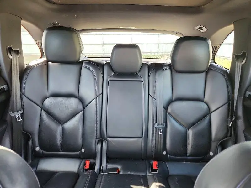 2017 PORSCHE CAYENNE   