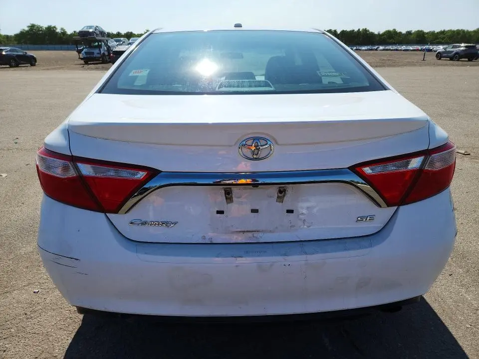 2017 TOYOTA CAMRY SE  