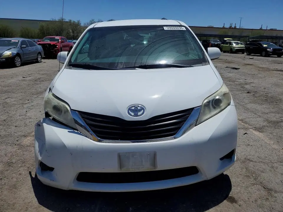 2011 TOYOTA SIENNA LE  