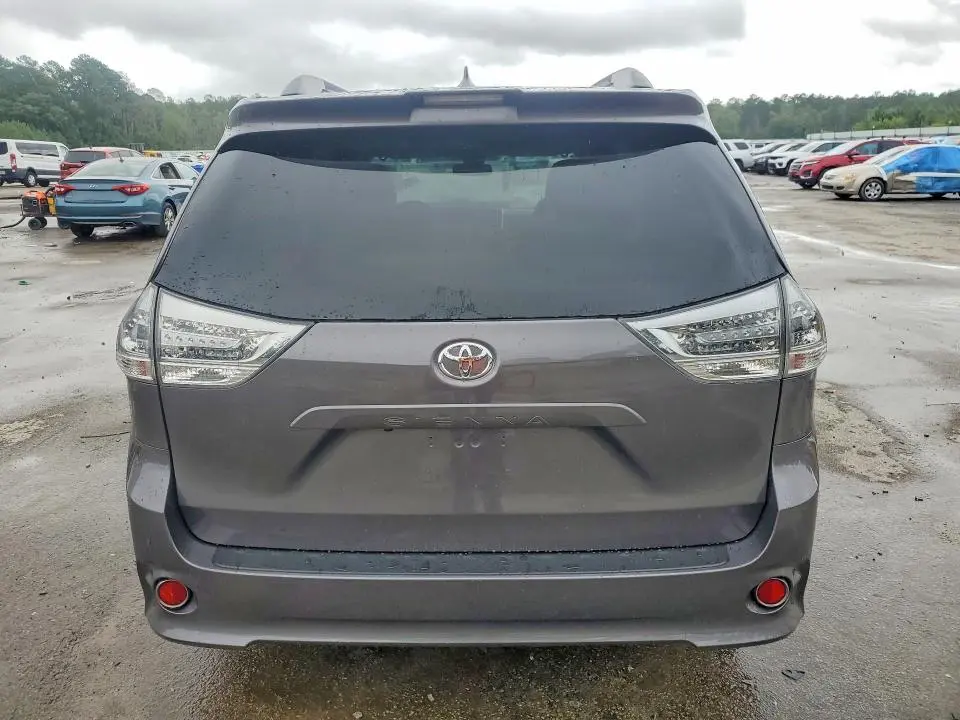 2018 TOYOTA SIENNA SE 8-PASSENGER  