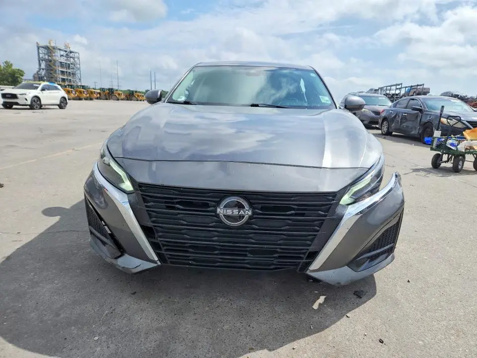 2023 NISSAN ALTIMA SV  