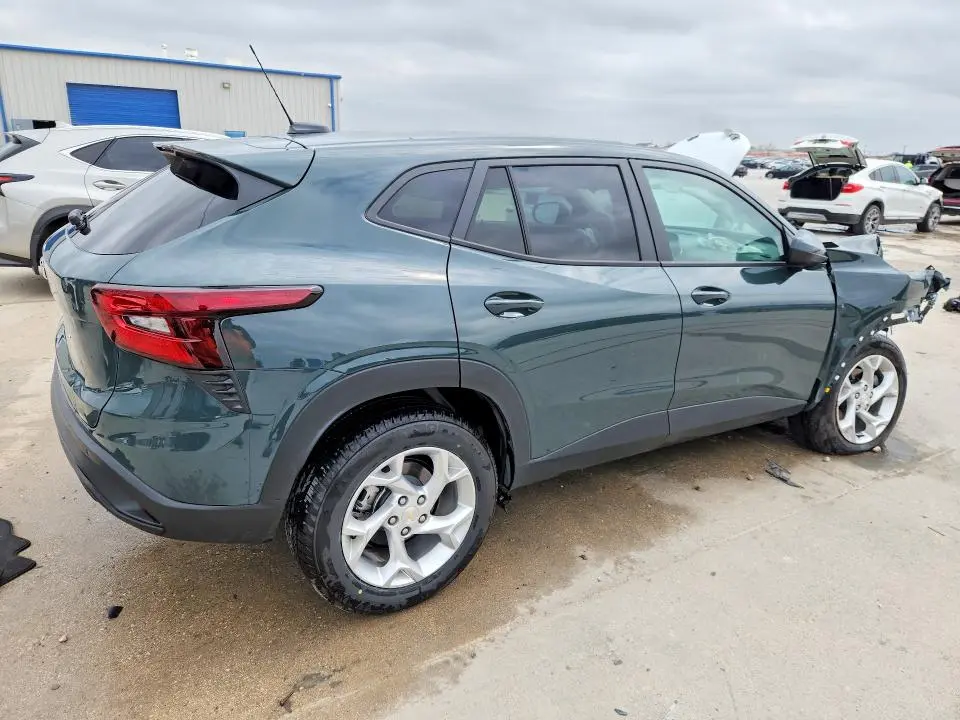 2025 CHEVROLET TRAX LS  