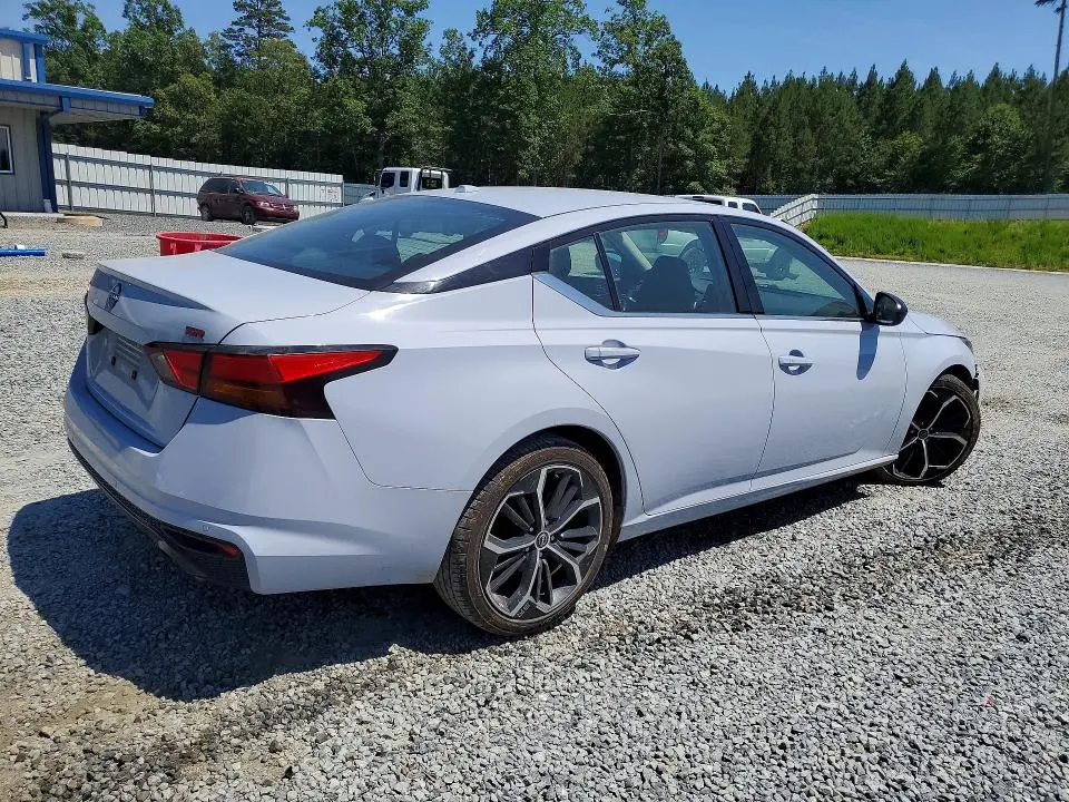 2023 NISSAN ALTIMA SR  