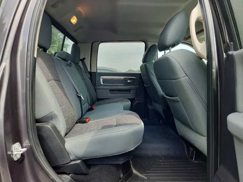 2018 RAM 1500 SLT  