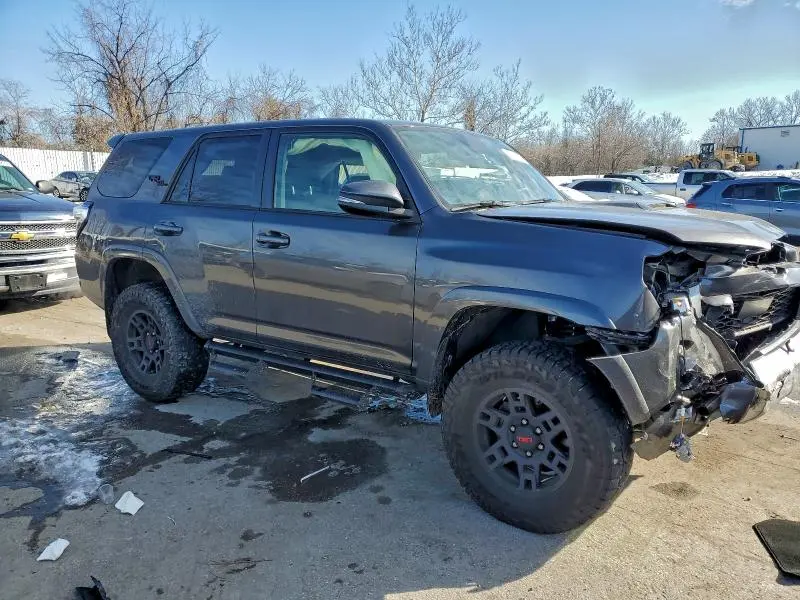 2023 TOYOTA 4RUNNER SE  