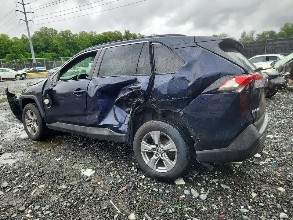 2022 TOYOTA RAV4 XLE  