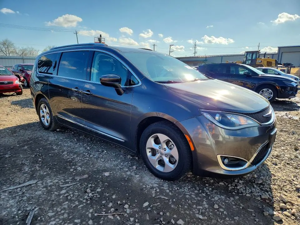 2017 CHRYSLER PACIFICA TOURING L PLUS  