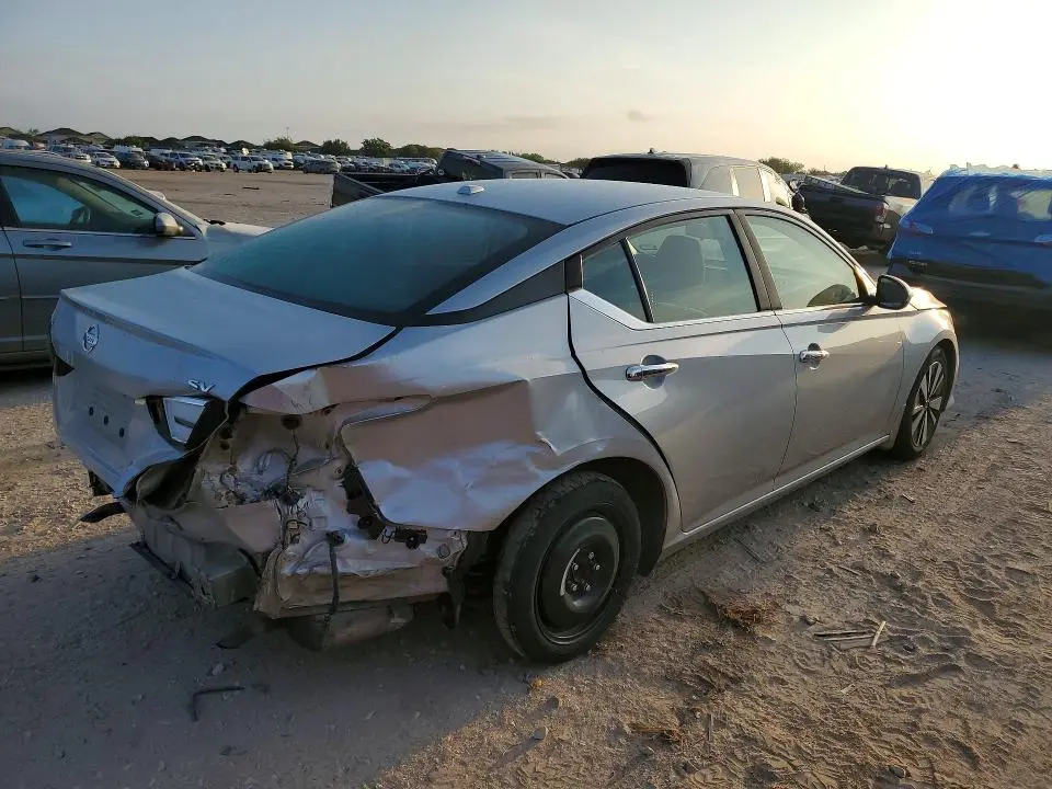 2021 NISSAN ALTIMA SV  
