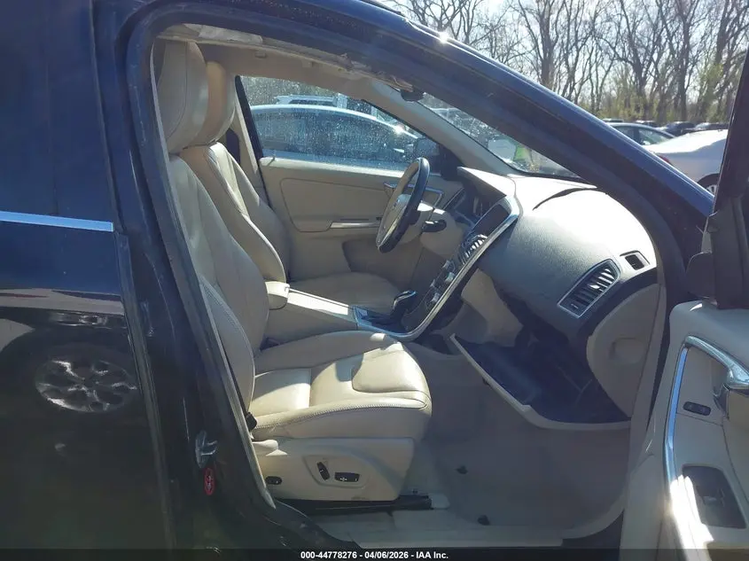 2016 VOLVO XC60 T5 DRIVE-E PREMIER