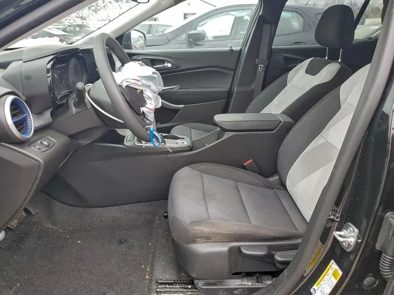 2025 CHEVROLET TRAX LS  