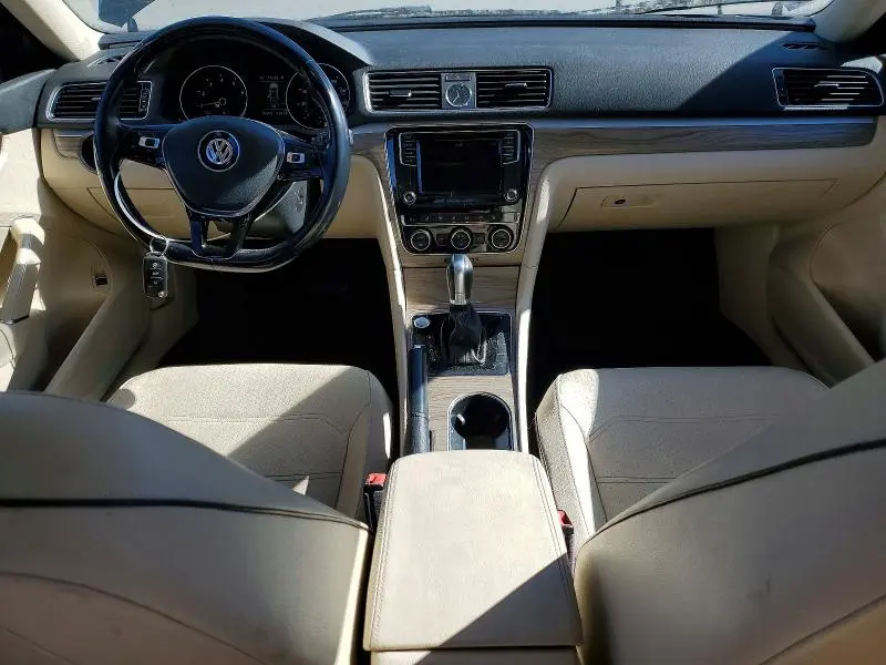 2017 VOLKSWAGEN PASSAT SE  