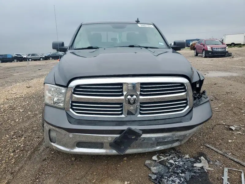 2016 RAM 1500 SLT  